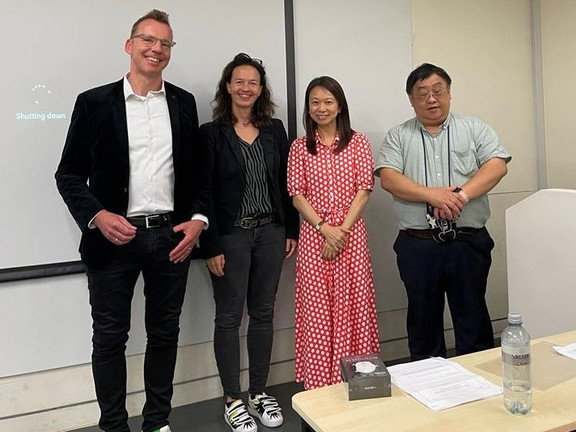 von links nach rechts: Uwe Wilkesmann, Maximiliane Wilkesmann, Barbara Tam, Eric Tsui.