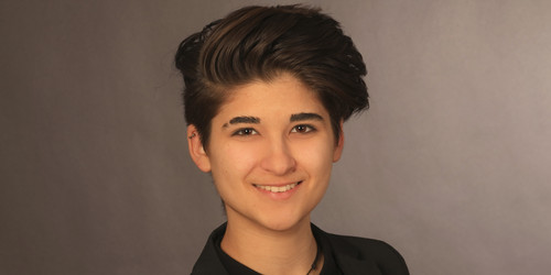 Portrait Julia Nouroozi