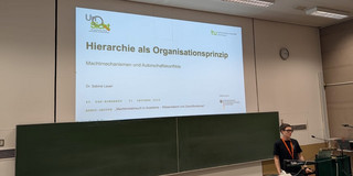 Sabine Lauer beim Vortrag in Mainz
