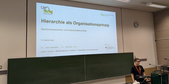 Vortrag Sabine Lauer beim Vortrag in Mainz